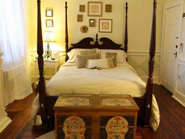 Garden Window – English Garden View In Our Historical B&B
